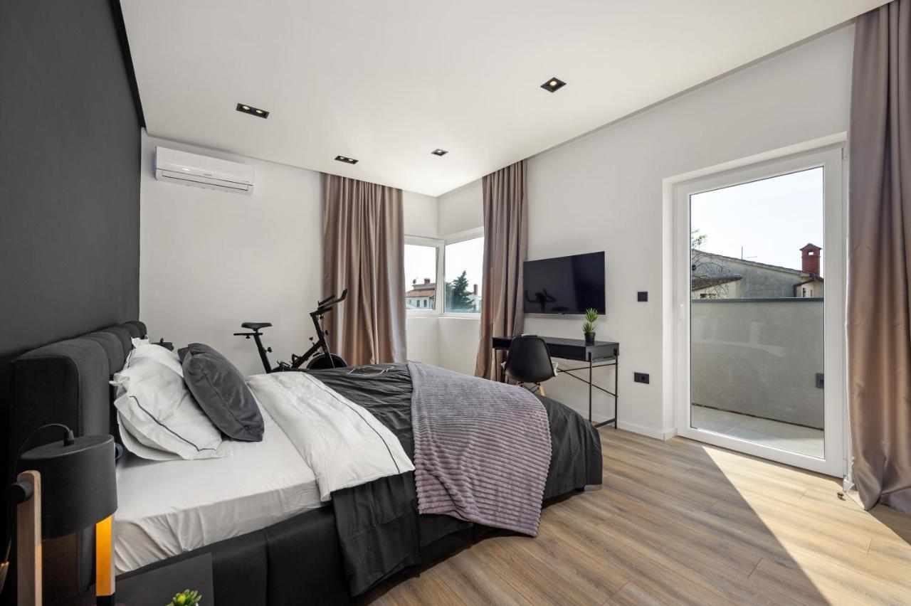 Aida - 4 Bedroom Luxury With Large Private Pool 4k Projector And Jacuzzi Villa Pola