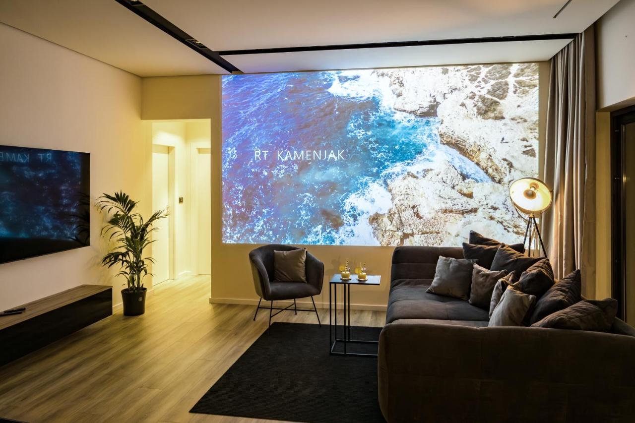 Aida - 4 Bedroom Luxury With Large Private Pool 4k Projector And Jacuzzi Pola