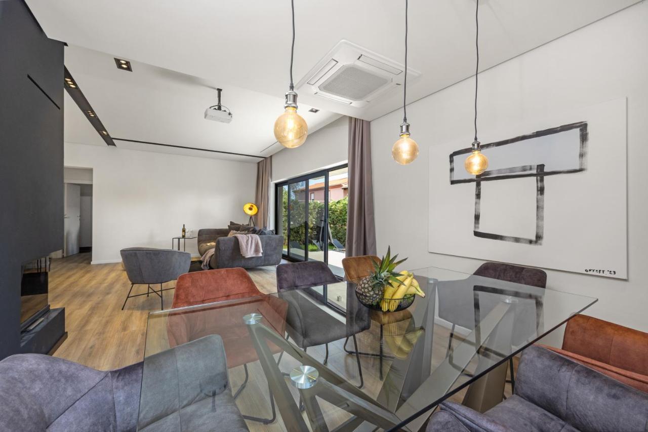 Aida - 4 Bedroom Luxury With Large Private Pool 4k Projector And Jacuzzi Villa Pola