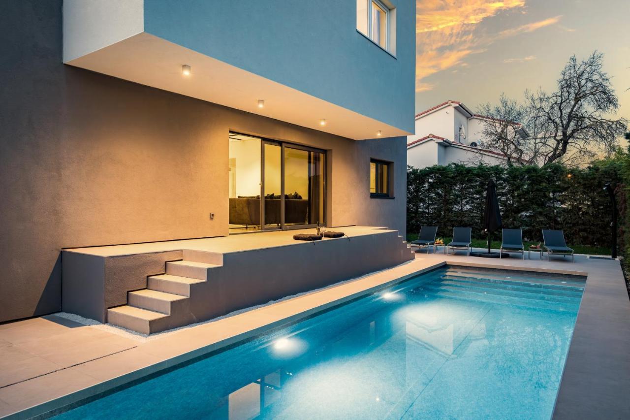 Aida - 4 Bedroom Luxury With Large Private Pool 4k Projector And Jacuzzi * Pola