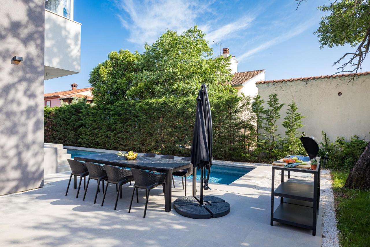 Aida - 4 Bedroom Luxury With Large Private Pool 4k Projector And Jacuzzi * Pola