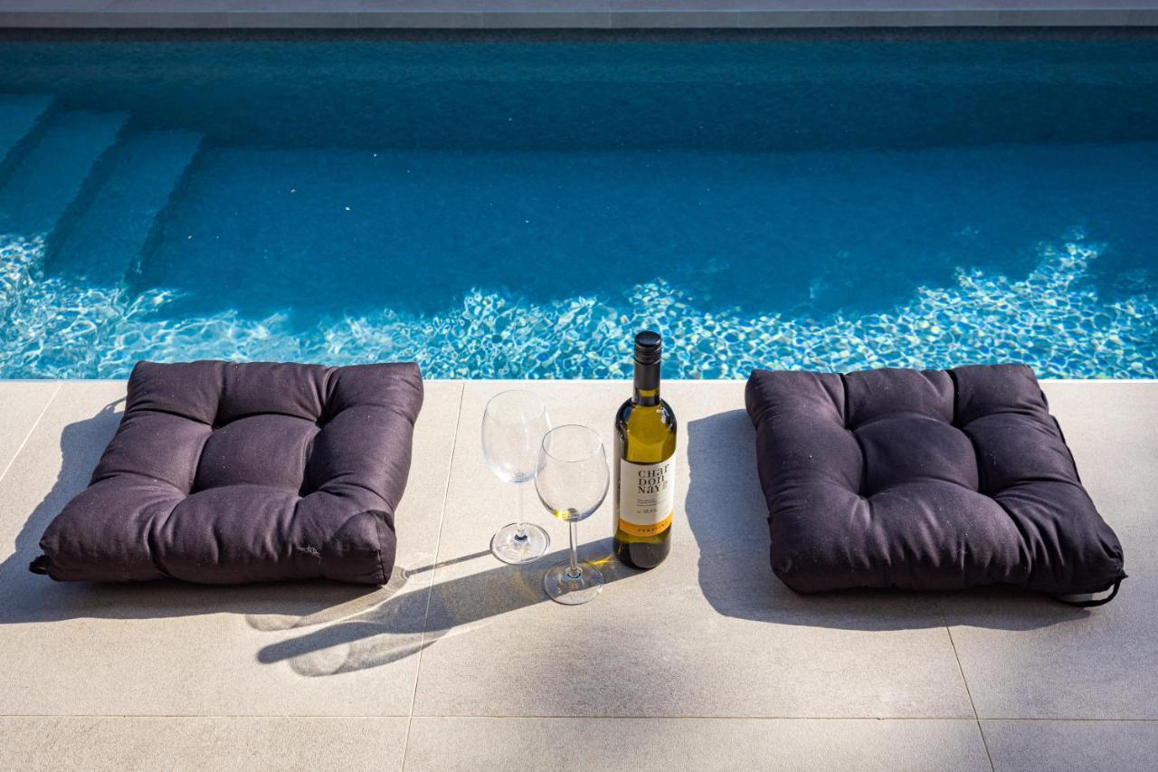Vila Aida - 4 Bedroom Luxury With Large Private Pool 4k Projector And Jacuzzi