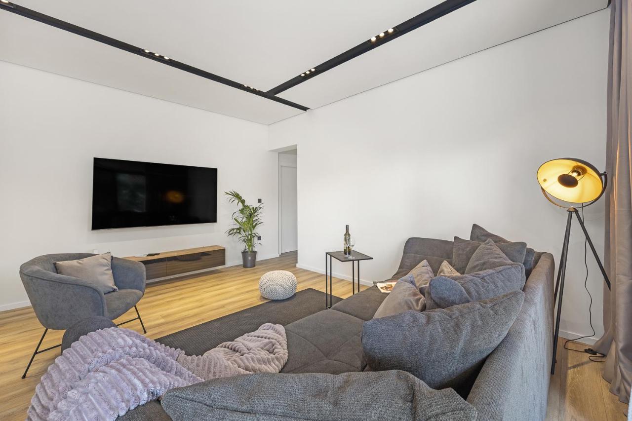 Vila Aida - 4 Bedroom Luxury With Large Private Pool 4k Projector And Jacuzzi *