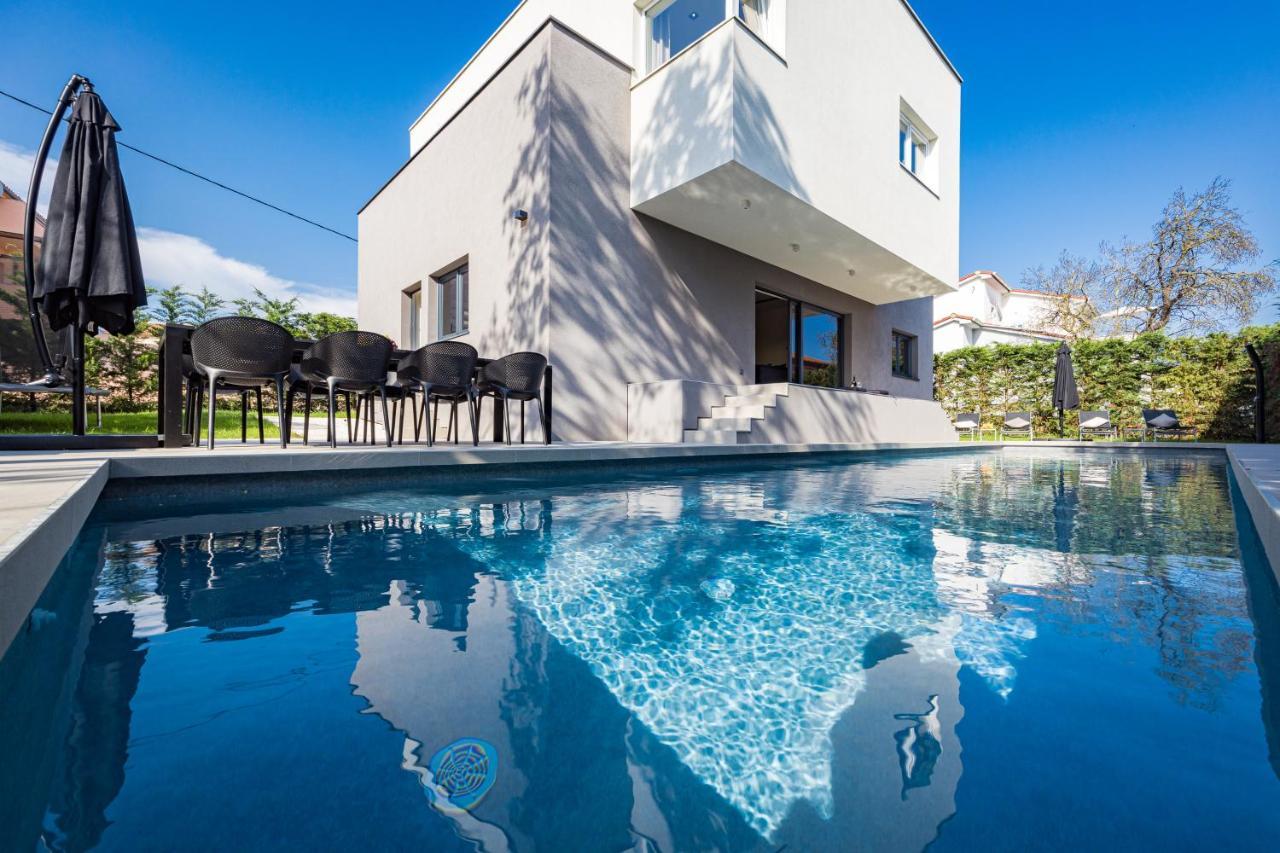 Vila Aida - 4 Bedroom Luxury With Large Private Pool 4k Projector And Jacuzzi *